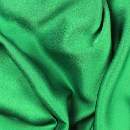 Tissu Crêpe envers-satin de couleur vert émeraude