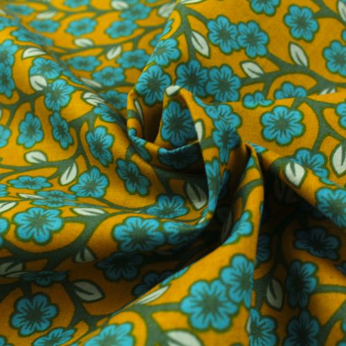 Tissu en Coton Jaune Moutarde à Motifs Floraux Bleus et Feuilles Blanches Tissu en Coton Jaune Moutarde à Motifs Floraux Bleus et Feuilles Blanches