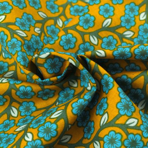 Tissu en Coton Jaune Moutarde à Motifs Floraux Bleus et Feuilles Blanches Tissu en Coton Jaune Moutarde à Motifs Floraux Bleus et Feuilles Blanches