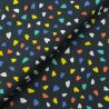 Tissu en coton noir à motif cœurs multicolore – Élégance et Romance Tissu en coton noir à motif cœurs multicolore – Élégance et Romance