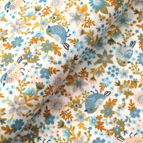 Tissu en Coton Blanc à Imprimé Floral et Oiseaux – Poésie et Légèreté Tissu en Coton Blanc à Imprimé Floral et Oiseaux – Poésie et Légèreté