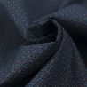 Tissu en coton bleu nuit à motif géométrique de petits triangles rouges et bleus Tissu en coton bleu nuit à motif géométrique de petits triangles rouges et bleus