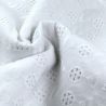 Tissu Broderie Anglaise Blanc à Motifs Géométriques – Élégance & Légèreté Tissu Broderie Anglaise Blanc à Motifs Géométriques – Élégance & Légèreté