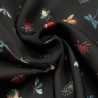 Tissu satin noir brillant imprimé insecte multicolore – Coupon tissu original et élégant